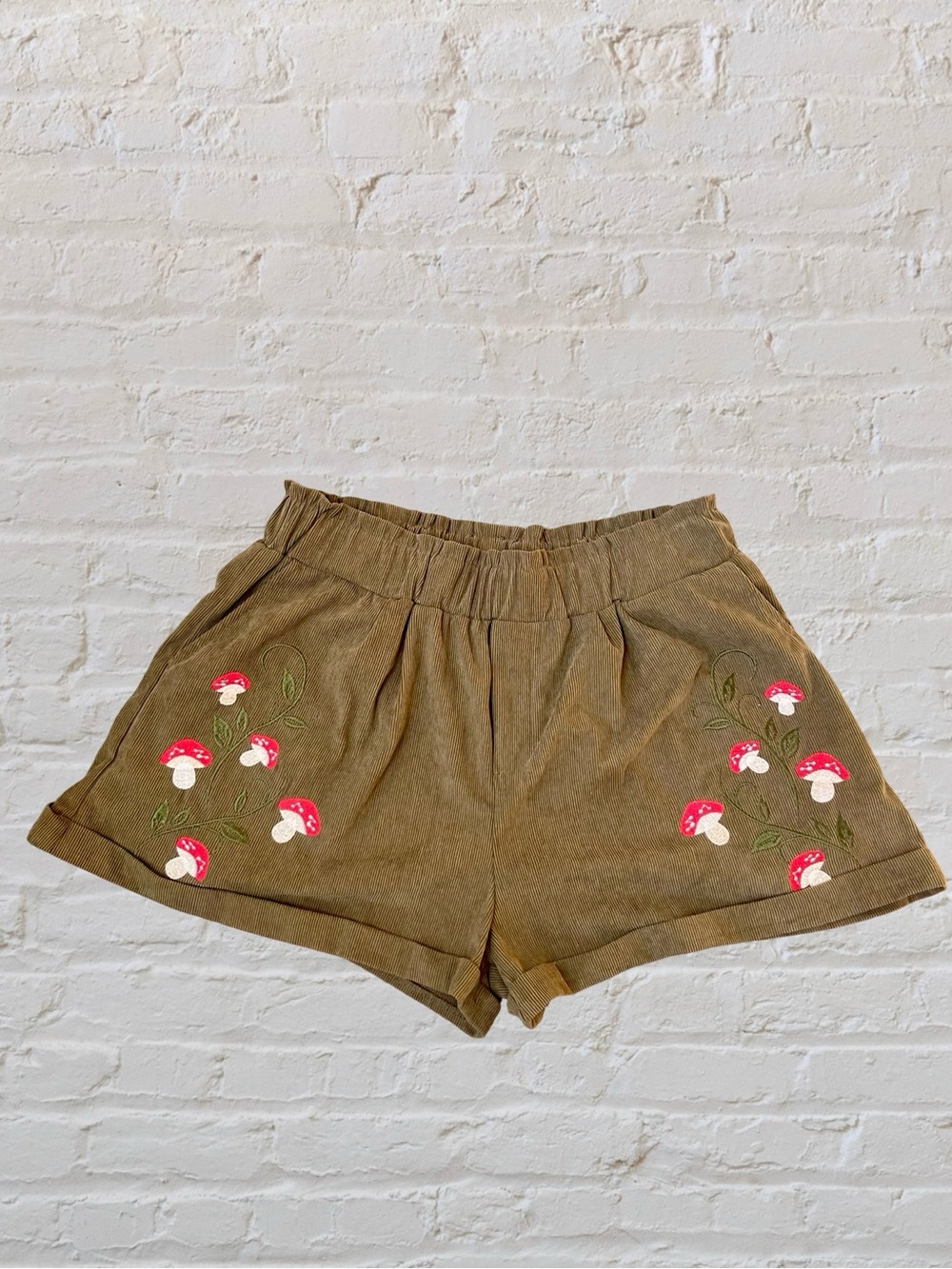Women’s XL Green Mushroom Embroidered Corduroy Shorts Cottagecore